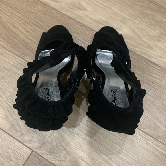 Qupid black kitten heels with frilled ankle - Picture 4 of 6